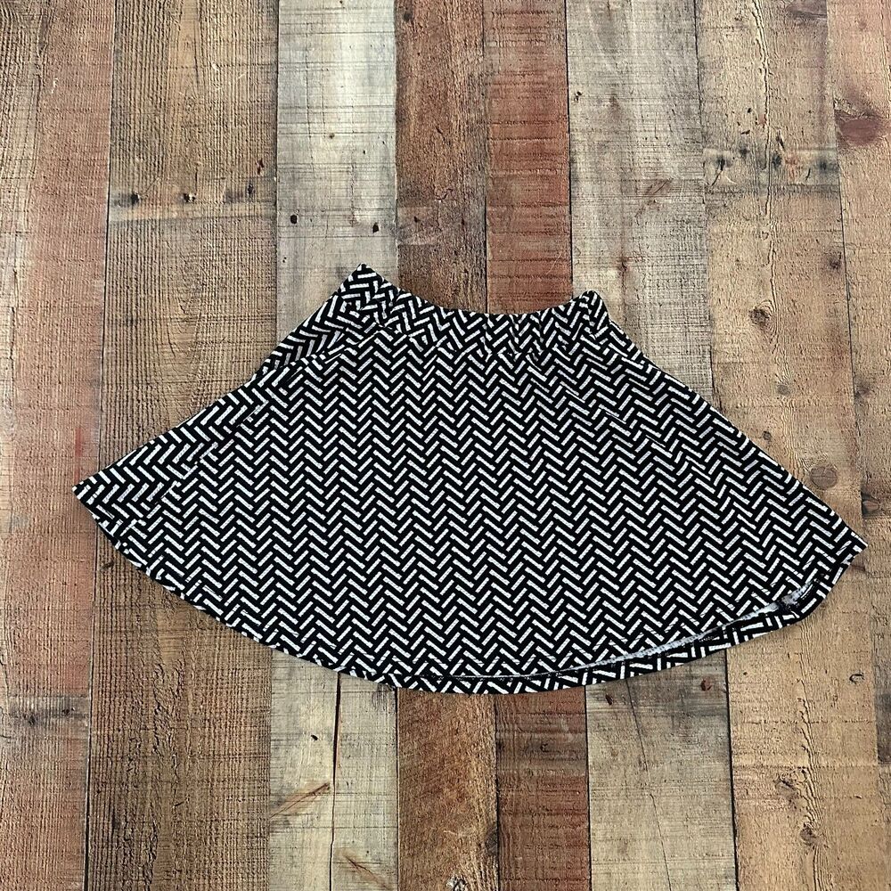 Disney D‑Signed Black & White Geometric Twirl Skirt – Girls S (7/8)